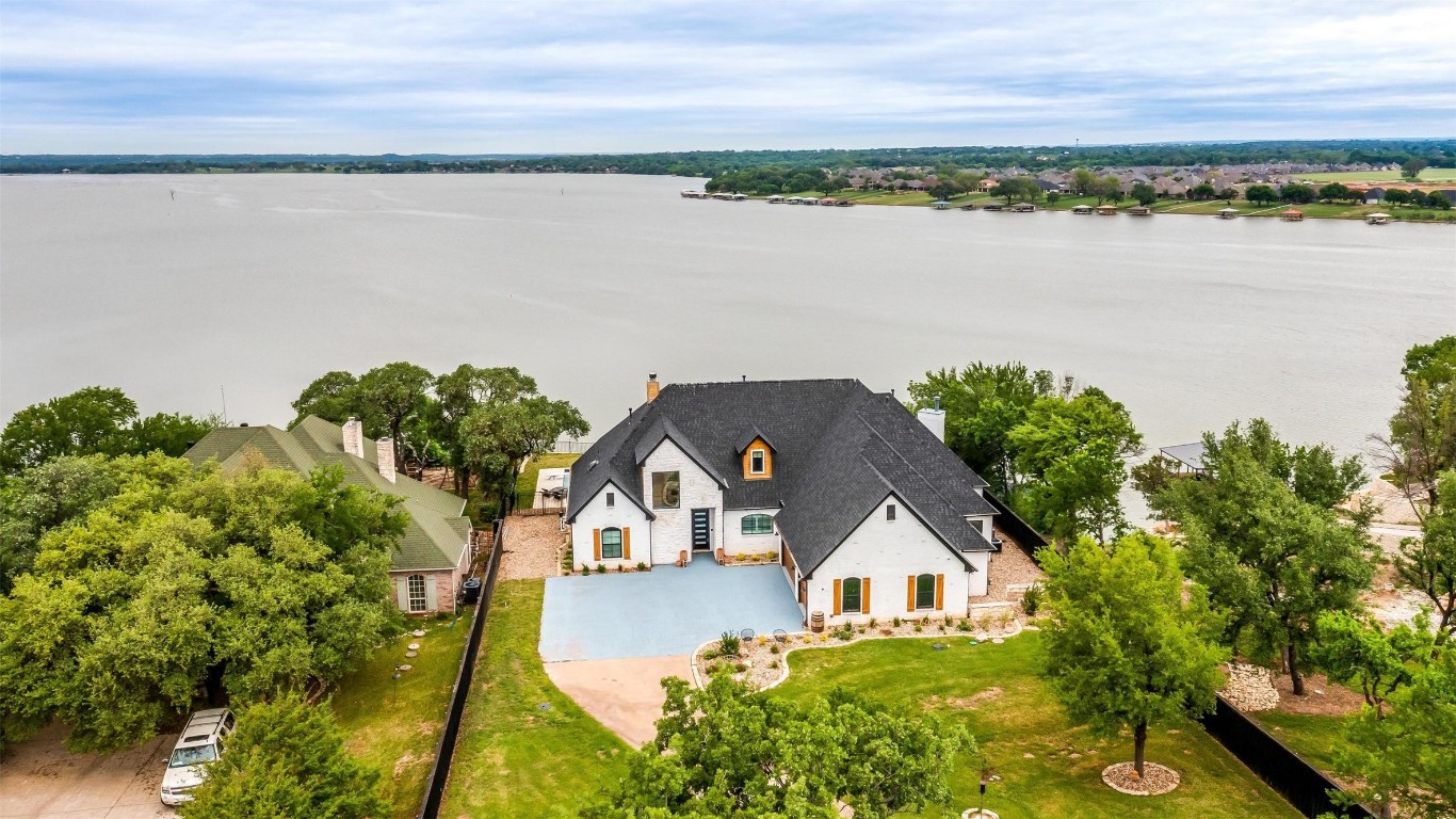 810 Summerlin Drive Granbury TX 76048