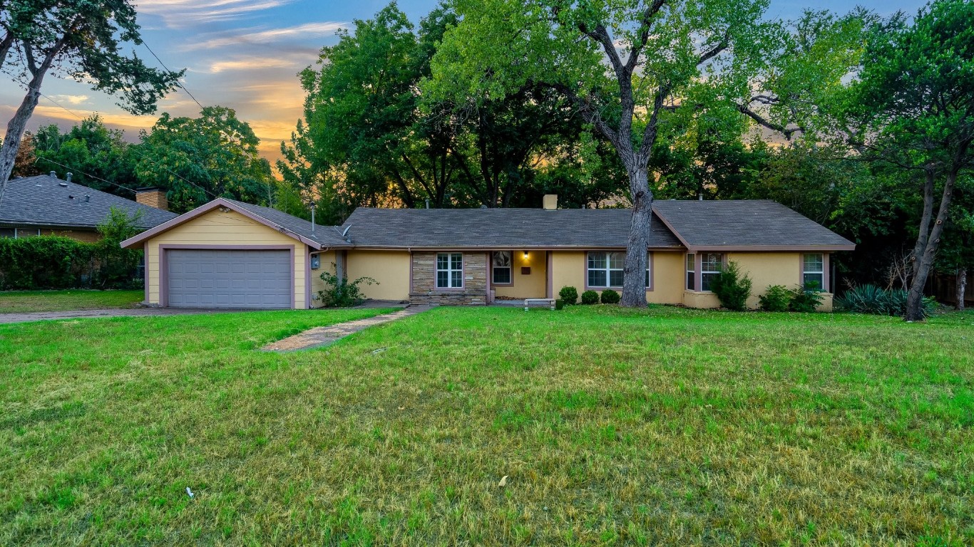 2115 Elmwood Boulevard Dallas TX 75224
