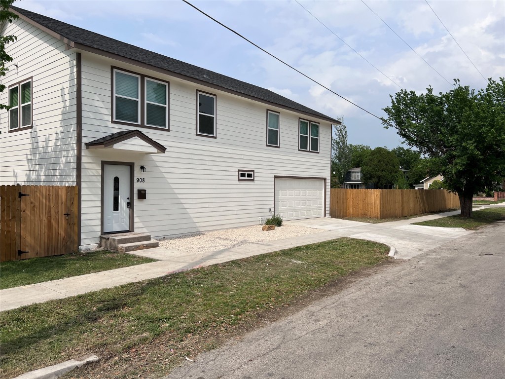 908 W Shaw Street Fort Worth TX 76110