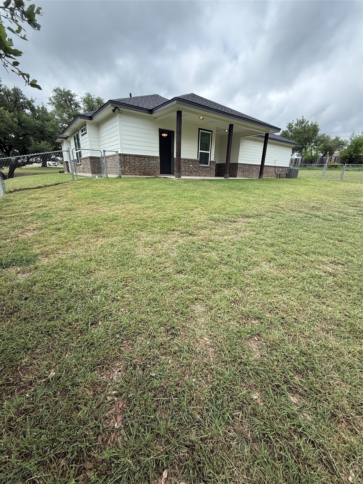 1211 W 6th Street Lampasas TX 76550