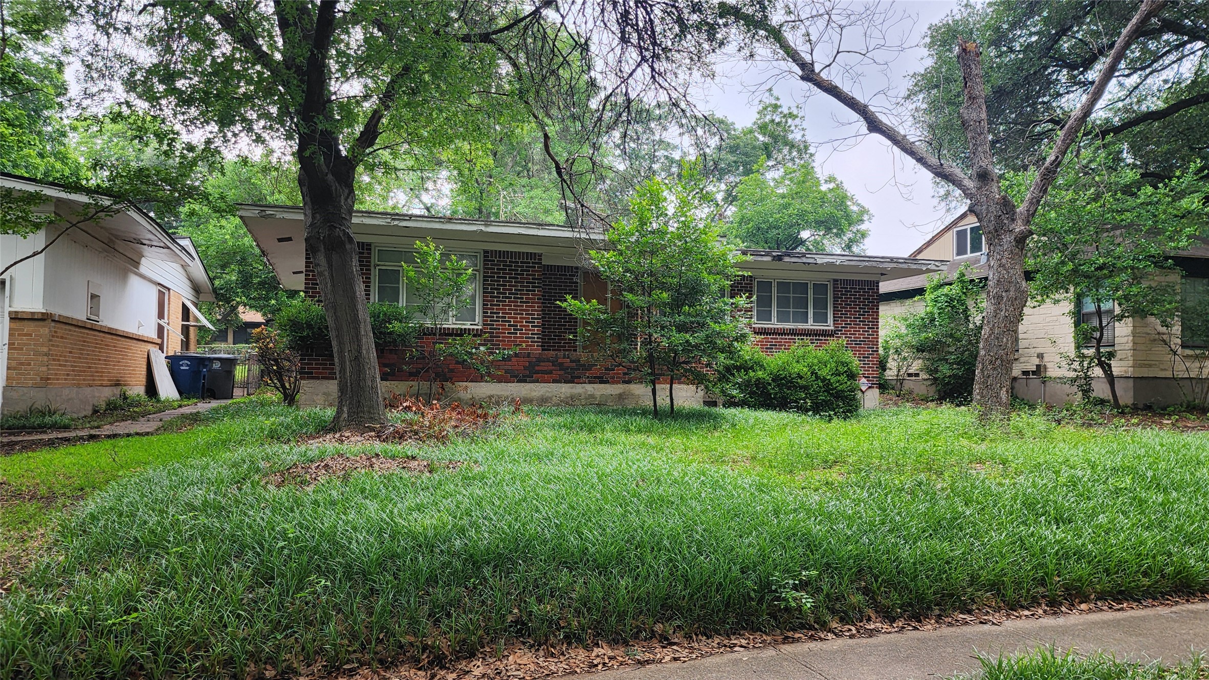 Dallas TX, 1918 Elmwood Boulevard