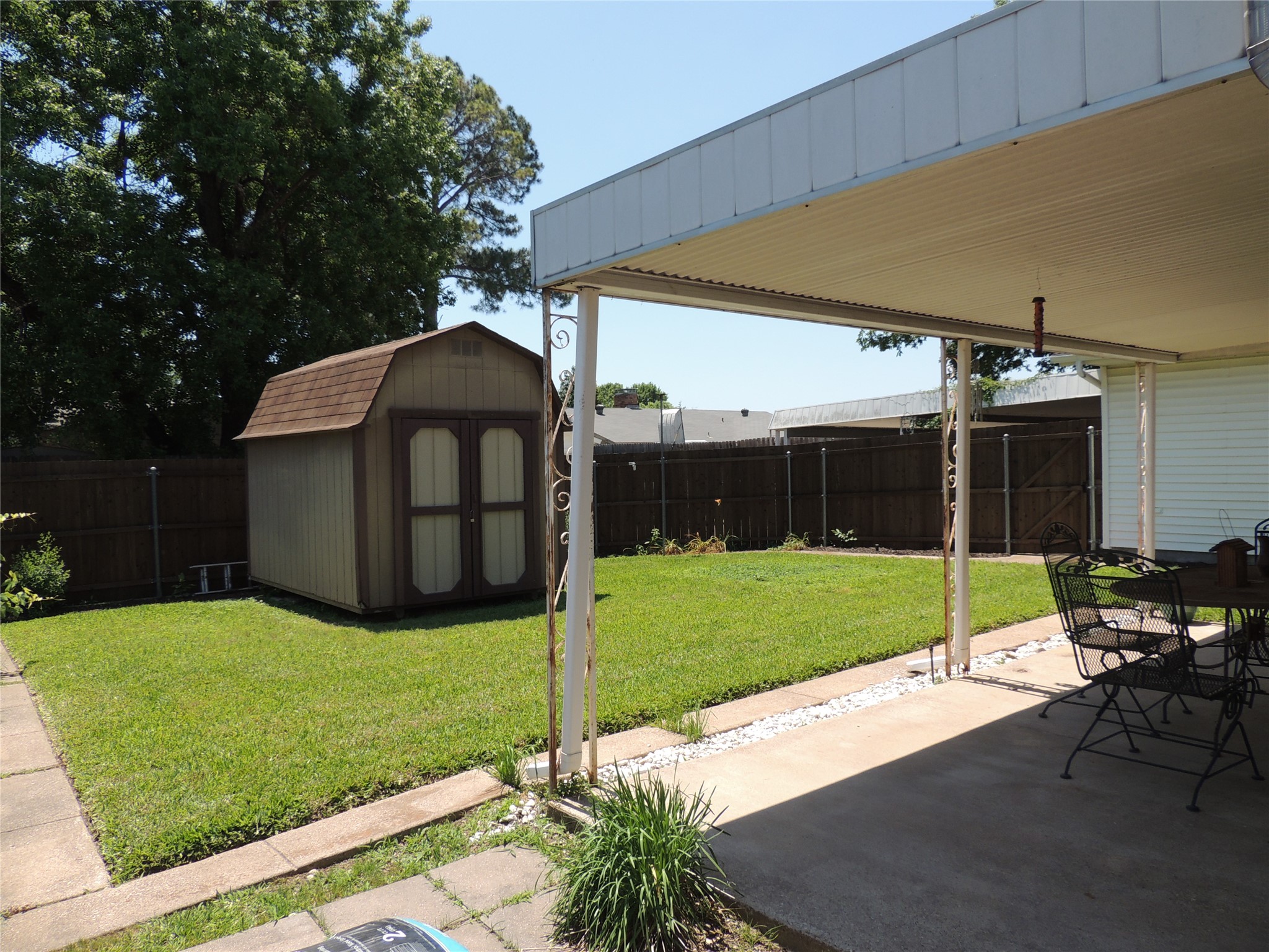 953 Meadowdale Circle Garland TX 75043