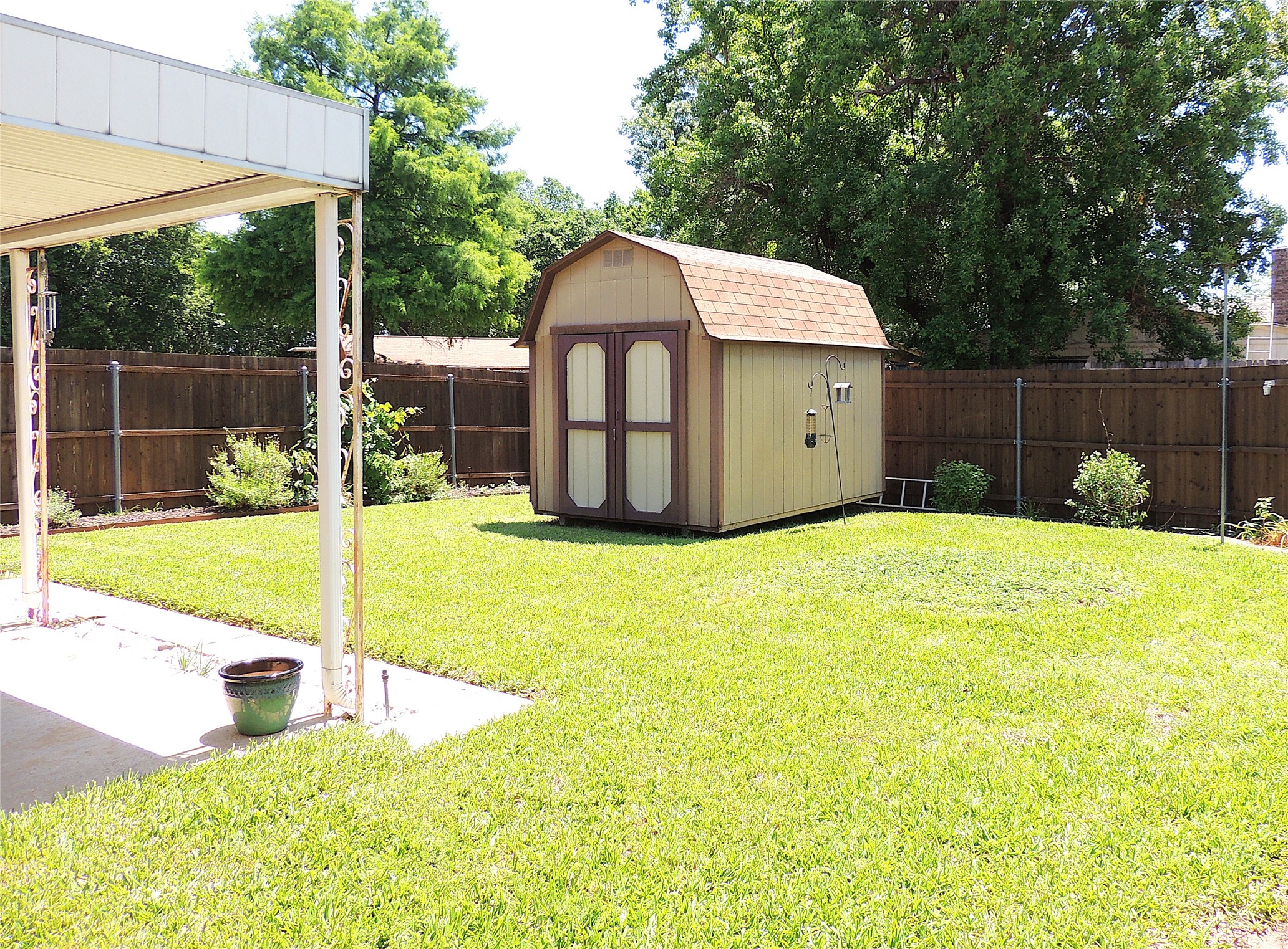 953 Meadowdale Circle Garland TX 75043