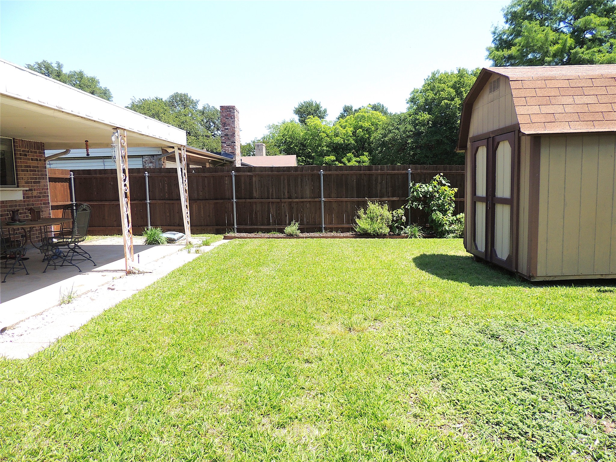 953 Meadowdale Circle Garland TX 75043