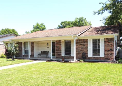 953 Meadowdale Circle Garland TX 75043