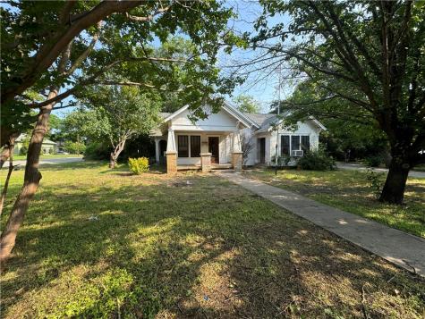 114 S Avenue J Clifton TX 76634