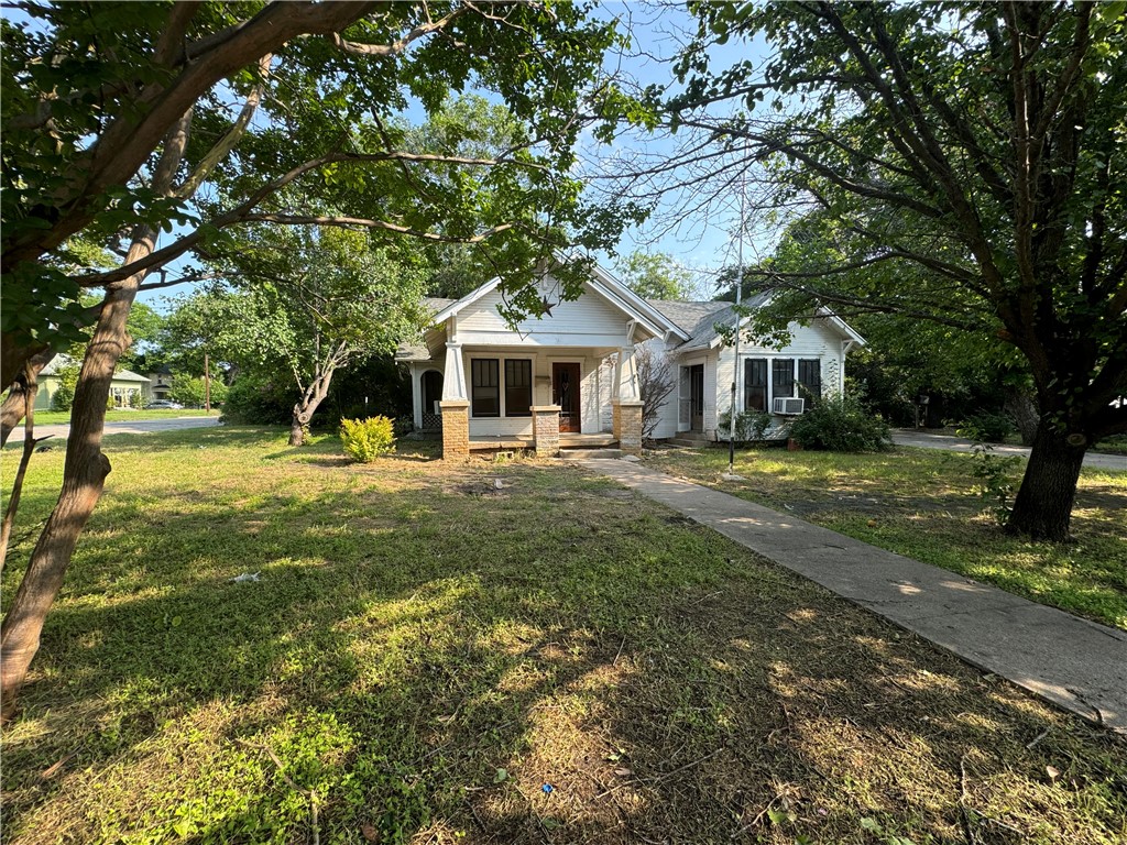 114 S Avenue J Clifton TX 76634