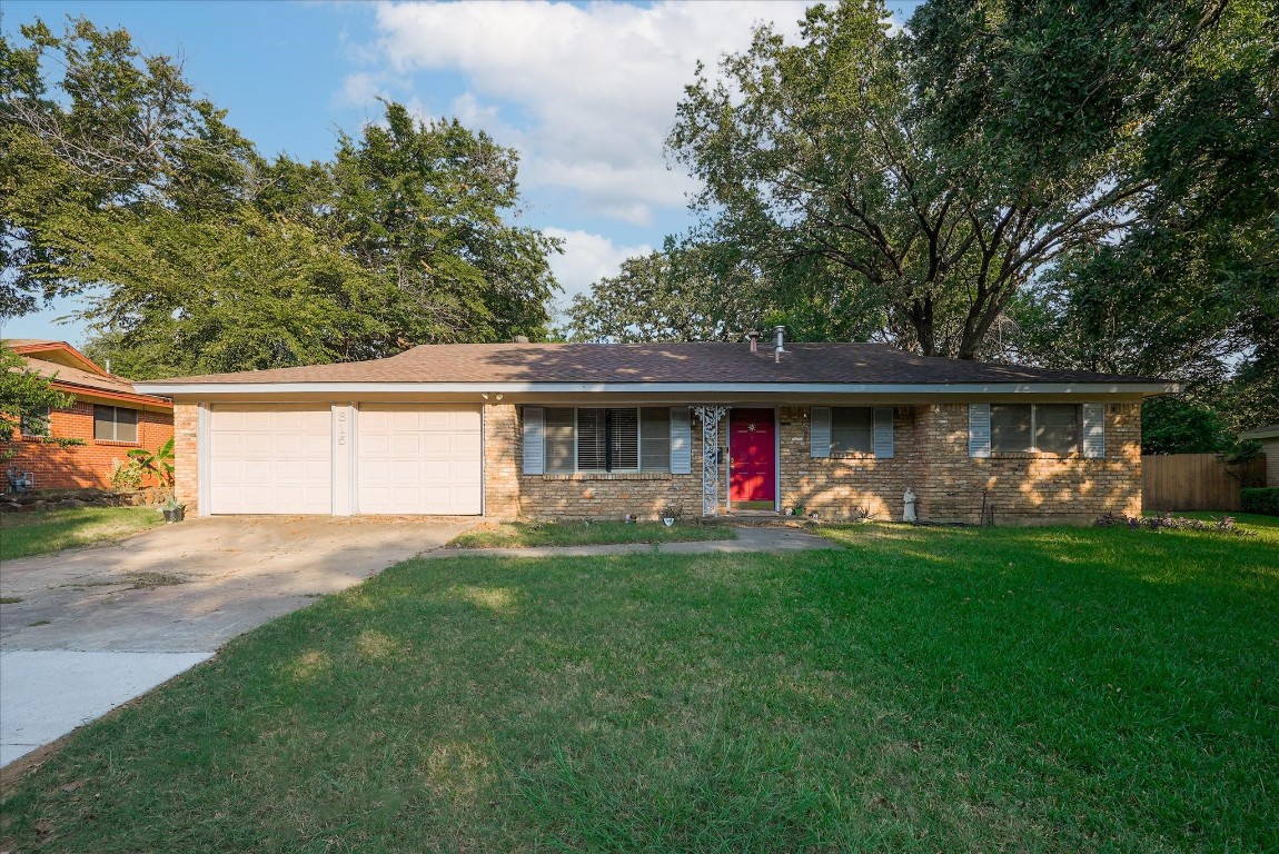 815 Clebud Drive Euless TX 76040