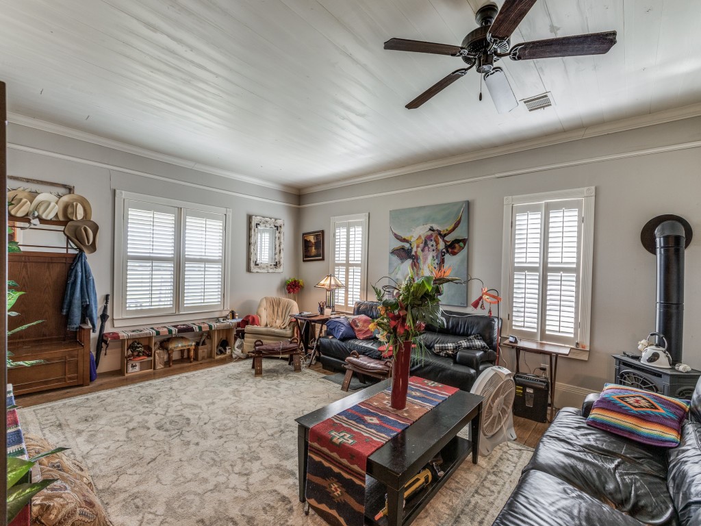 392 Mount Pleasant Road Valley View TX 76272
