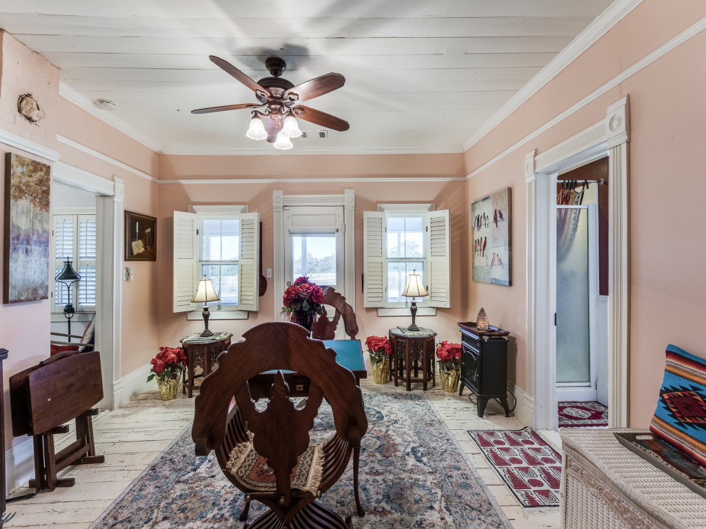 392 Mount Pleasant Road Valley View TX 76272