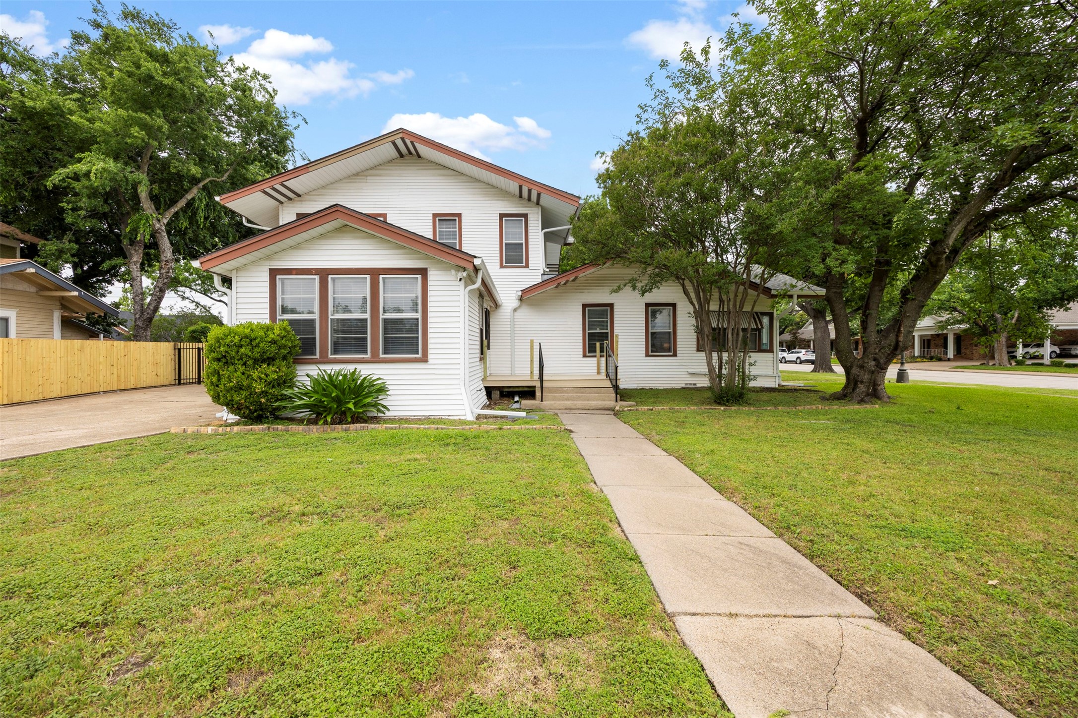 401 N Dallas Street Ennis TX 75119