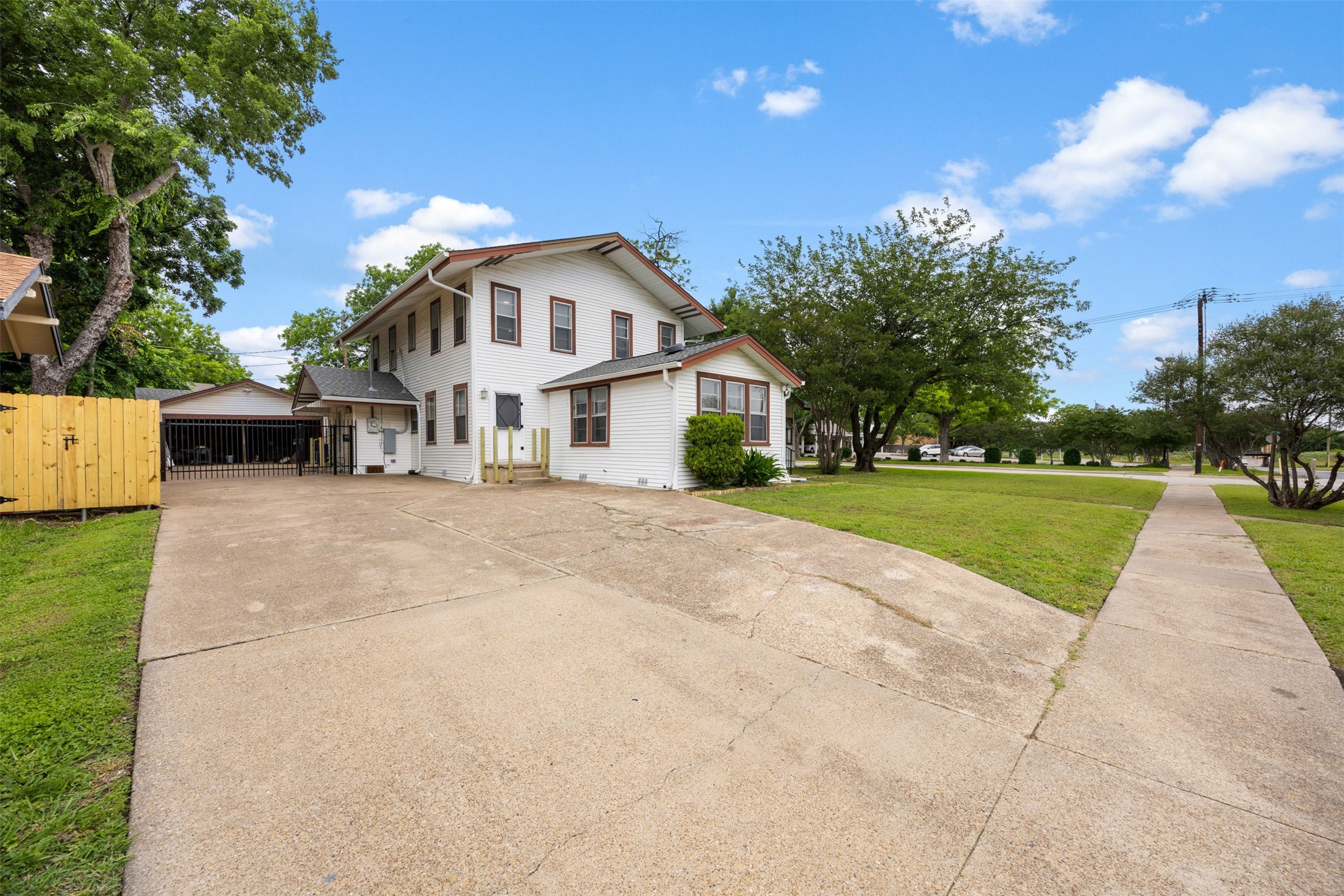401 N Dallas Street Ennis TX 75119