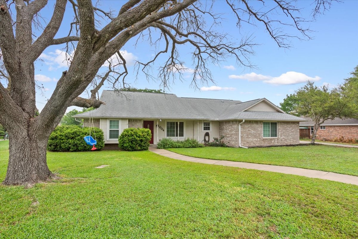 1004 Tillamook Street Hewitt TX 76643