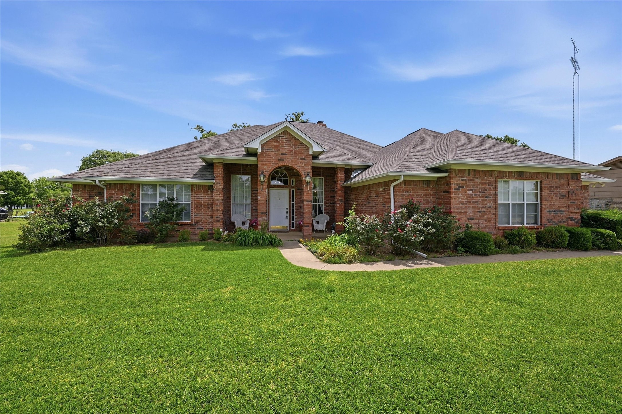 730 Kiowa Drive W Lake Kiowa TX 76240