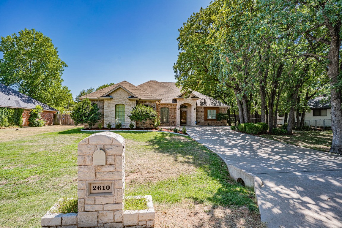 2610 Royal Lane Granbury TX 76049