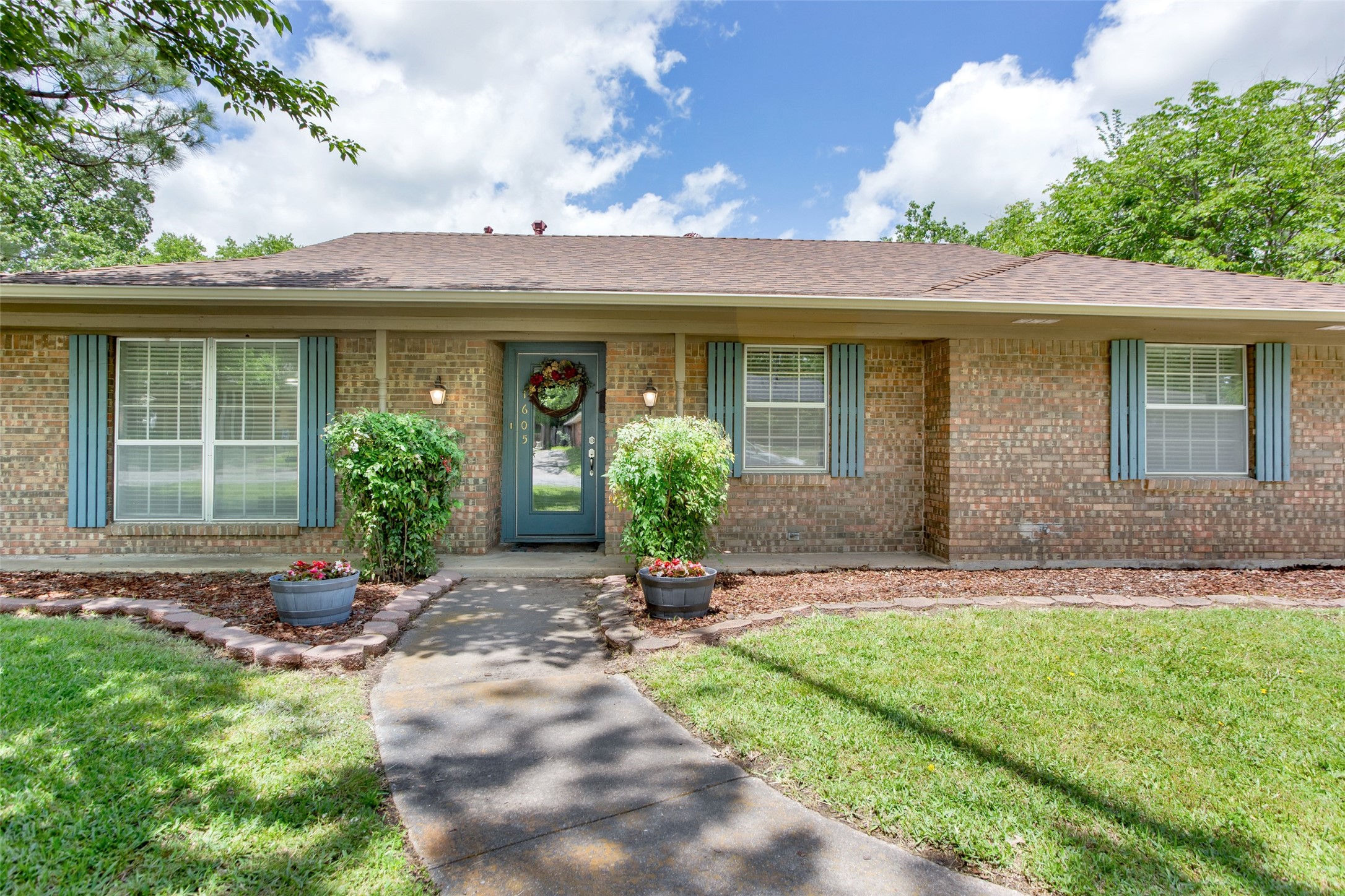 1605 Oakhill Drive Sherman TX 75092
