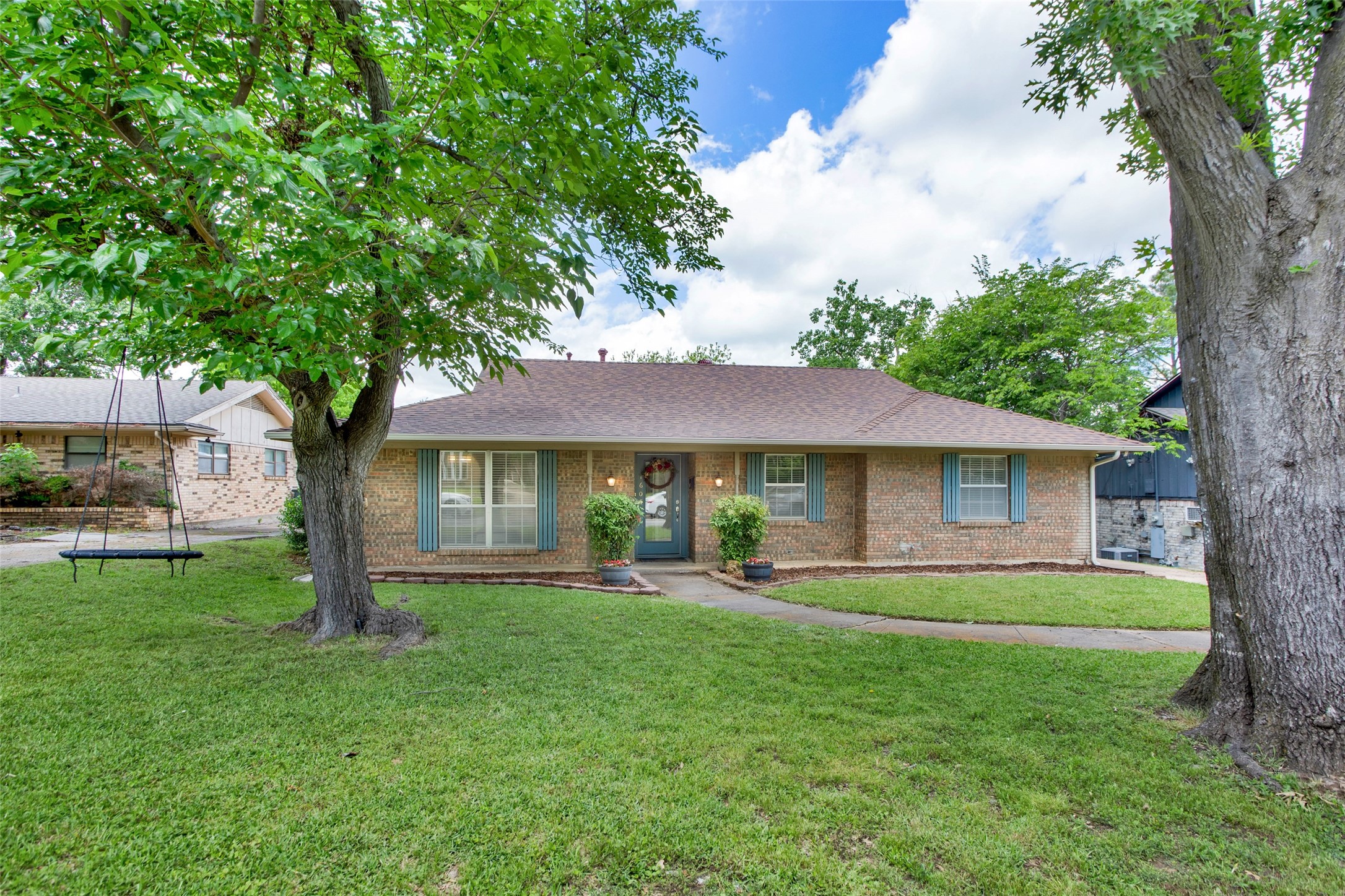 1605 Oakhill Drive Sherman TX 75092