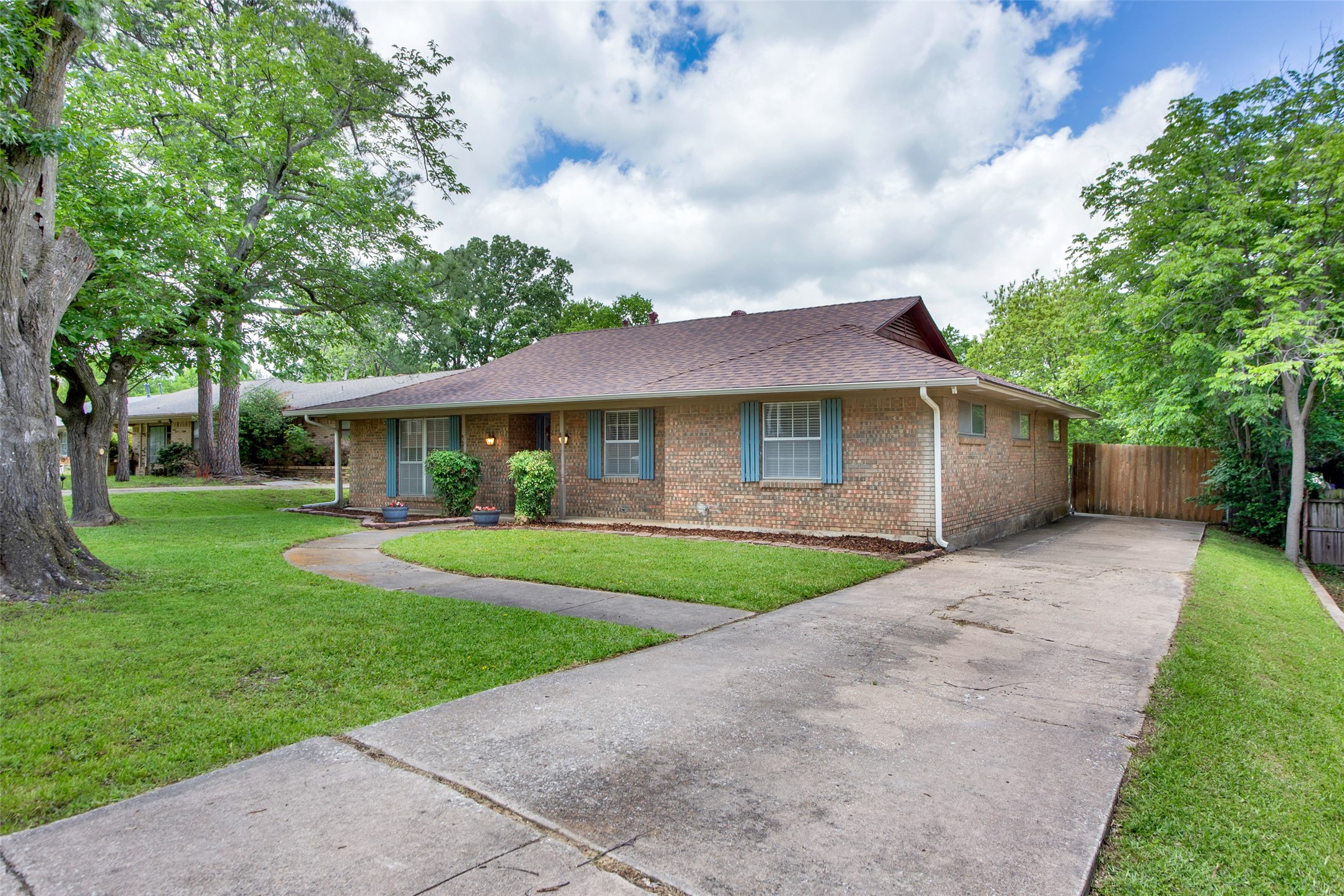1605 Oakhill Drive Sherman TX 75092