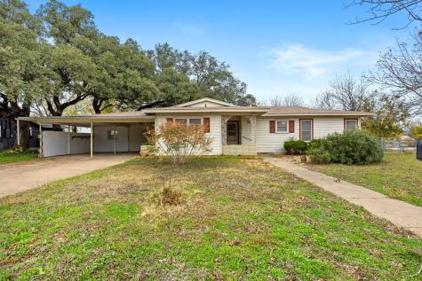 1002 W Woodlawn Street San Saba TX 76877