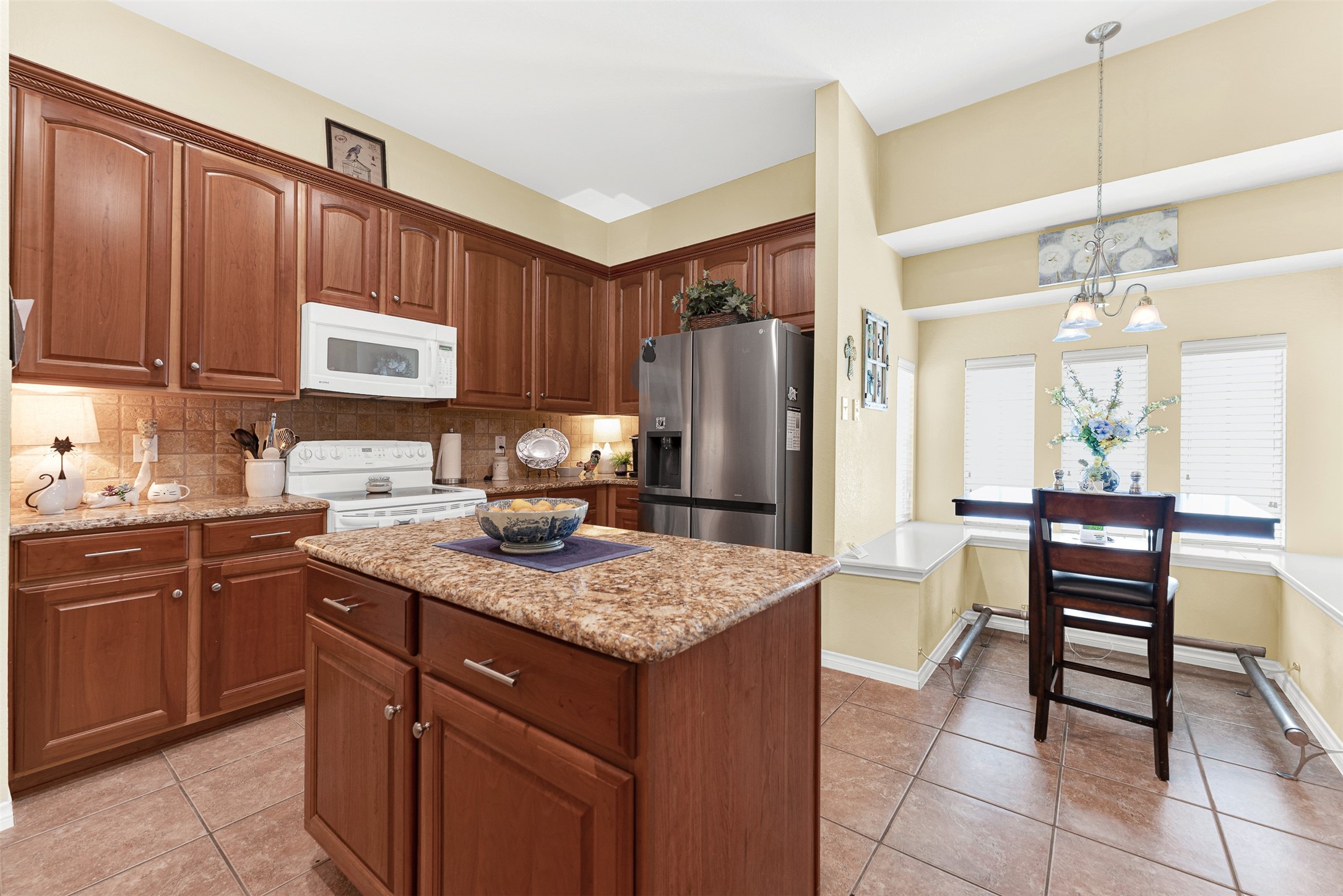1208 Sea Pines Drive Savannah TX 76227