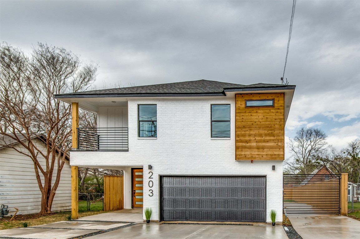 203 S Cockrell Hill Road Dallas TX 75211