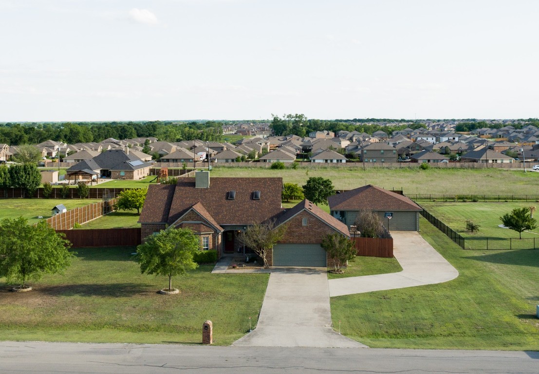 1698 Sportsman Lane Van Alstyne TX 75495
