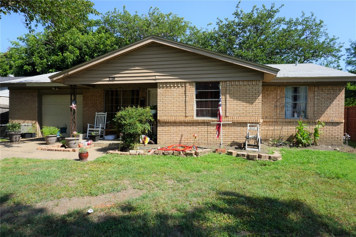 226 W Cober Drive Grand Prairie TX 75051