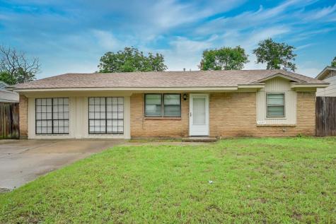 13125 Twin Oaks Drive Balch Springs TX 75180