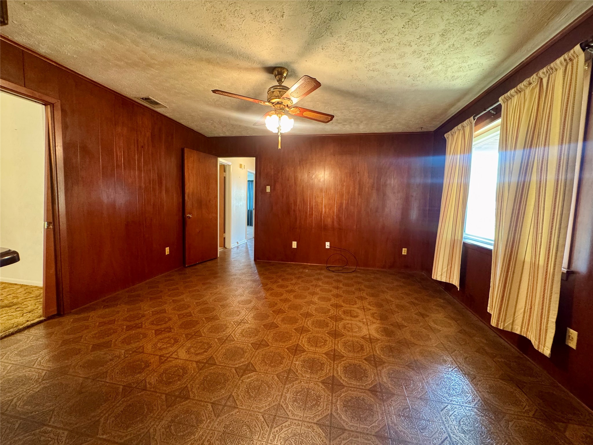 132 Columbia Palestine TX 75803