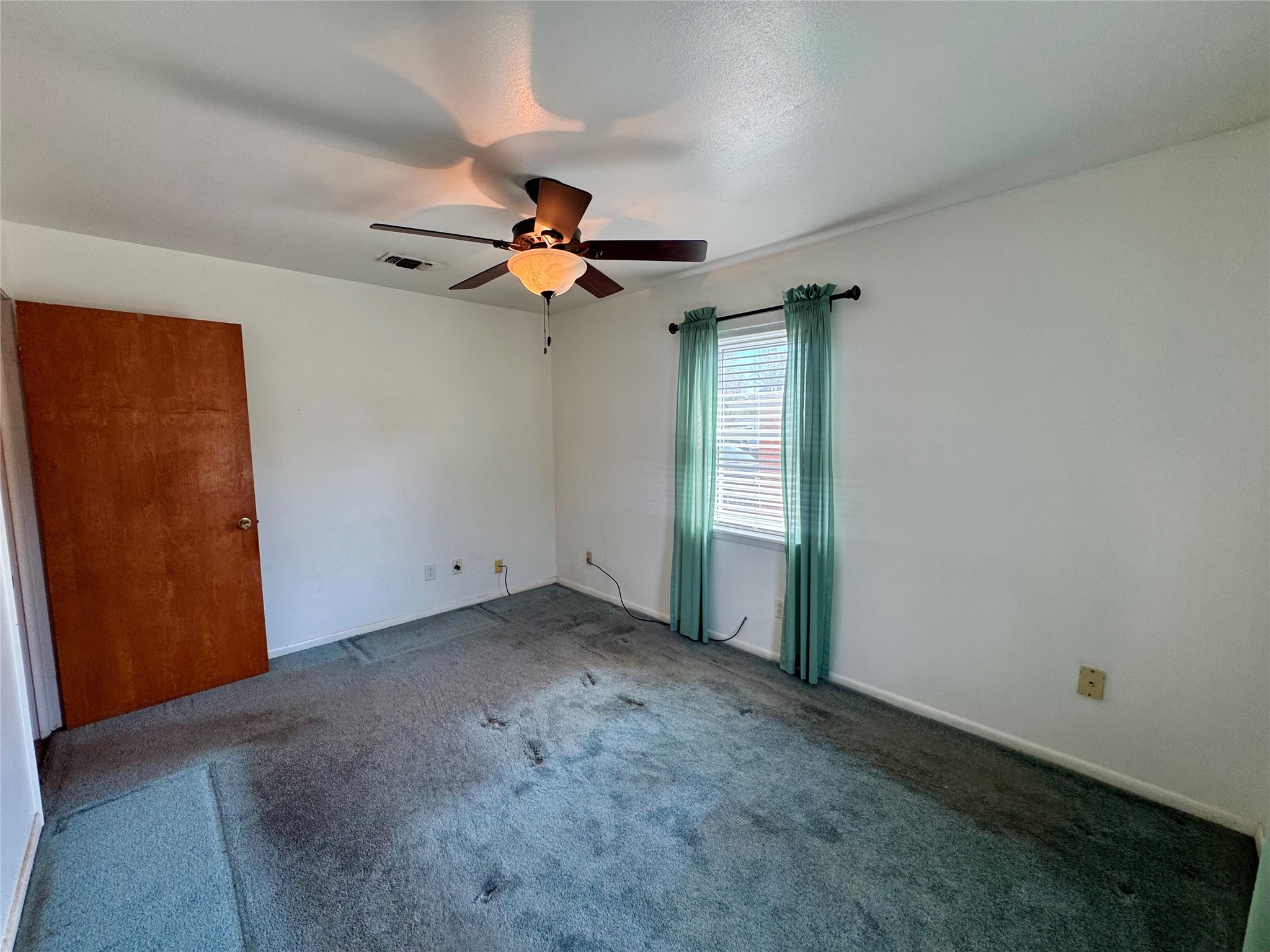 132 Columbia Palestine TX 75803
