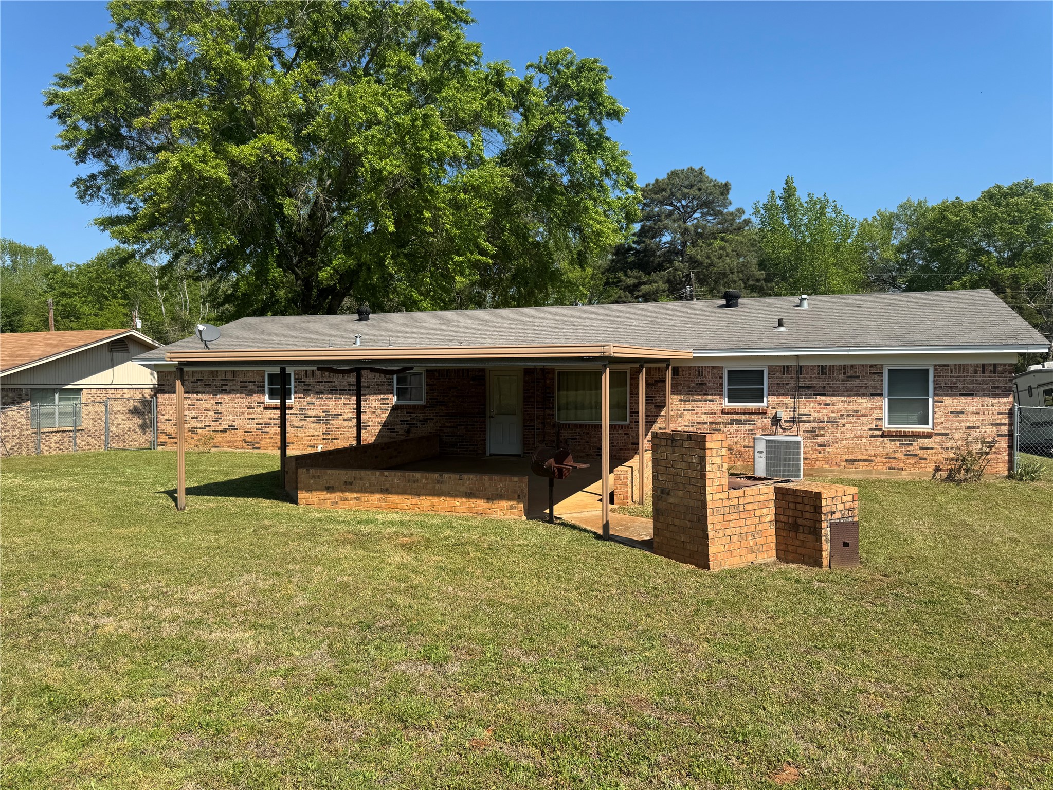 132 Columbia Palestine TX 75803