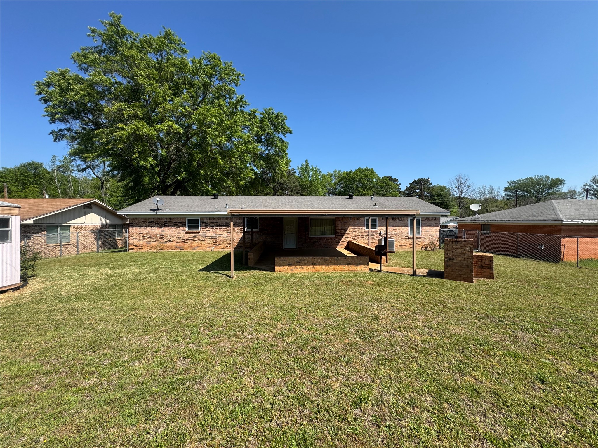 132 Columbia Palestine TX 75803