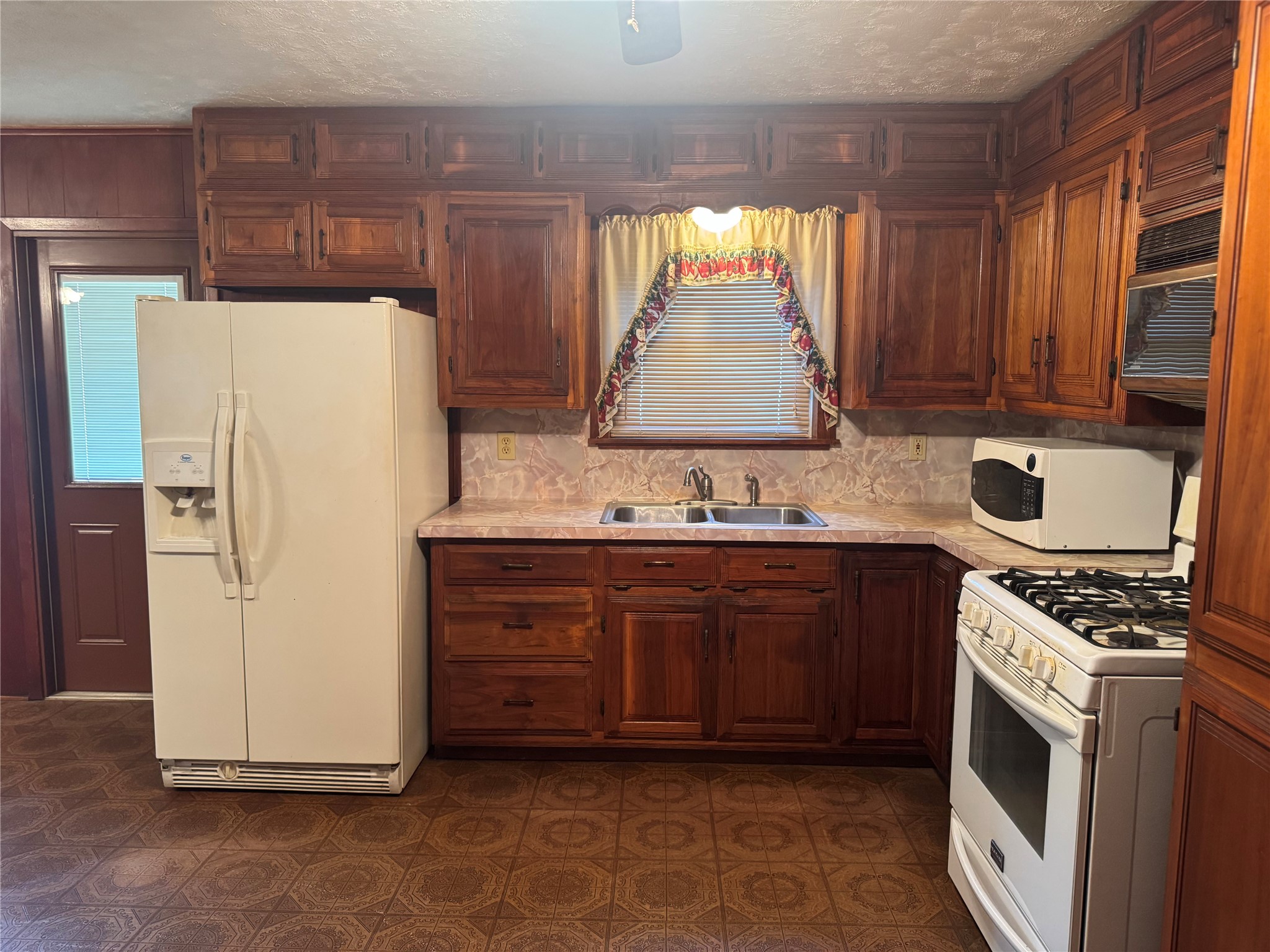 132 Columbia Palestine TX 75803