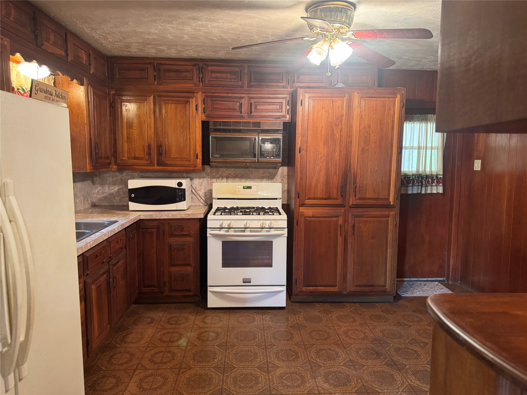 132 Columbia Palestine TX 75803