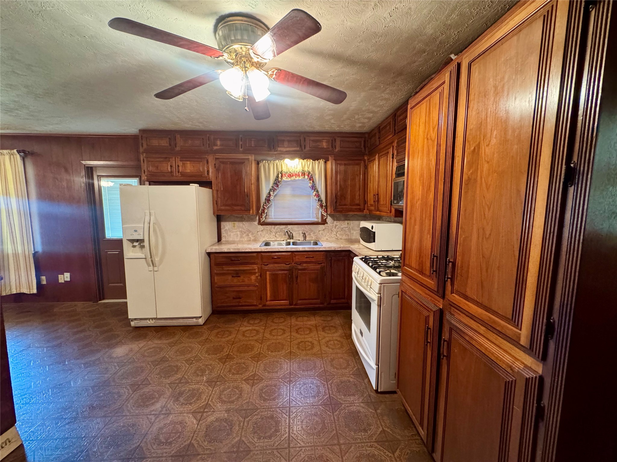 132 Columbia Palestine TX 75803
