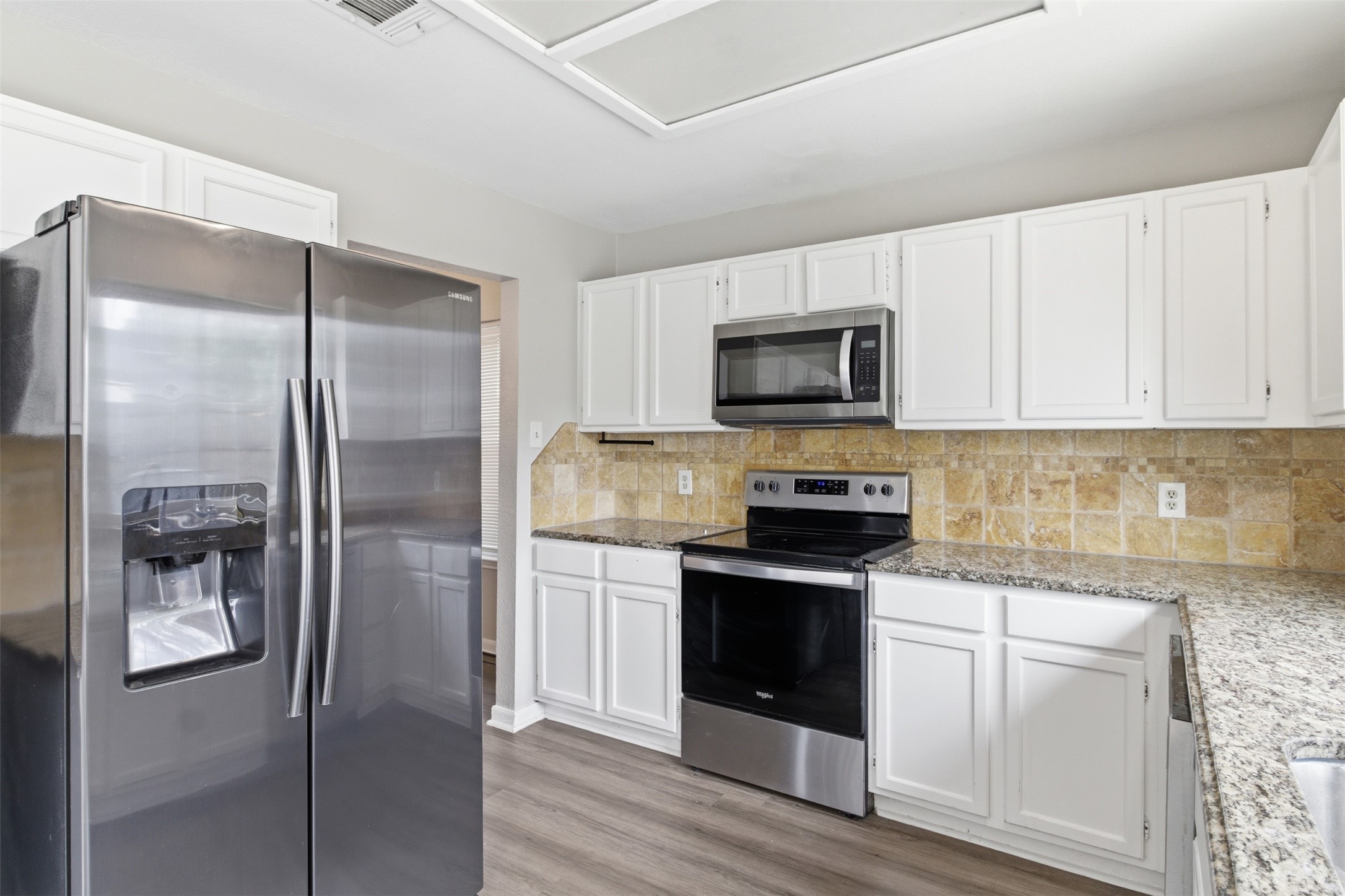 2462 Claremont Drive Grand Prairie TX 75052