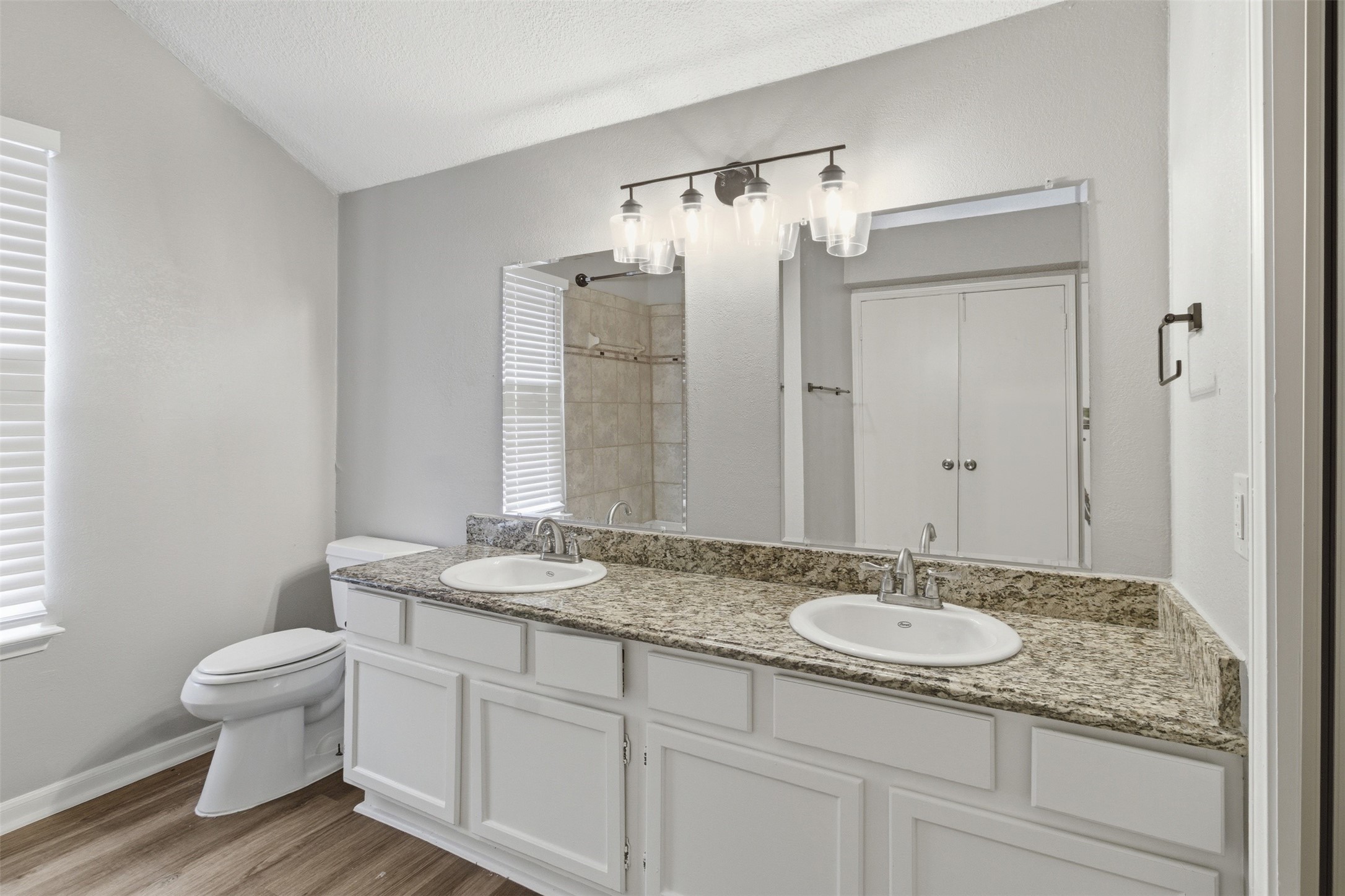 2462 Claremont Drive Grand Prairie TX 75052