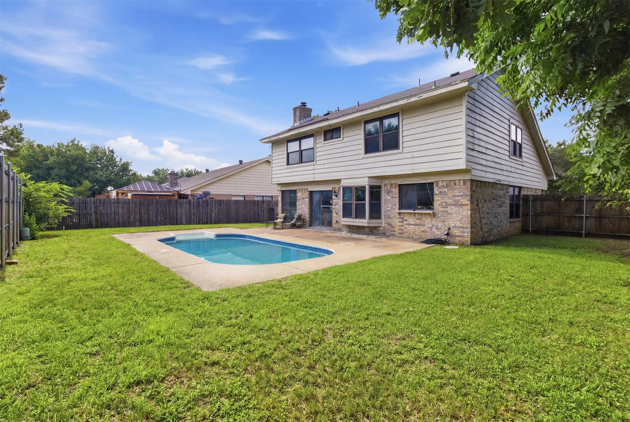 2462 Claremont Drive Grand Prairie TX 75052