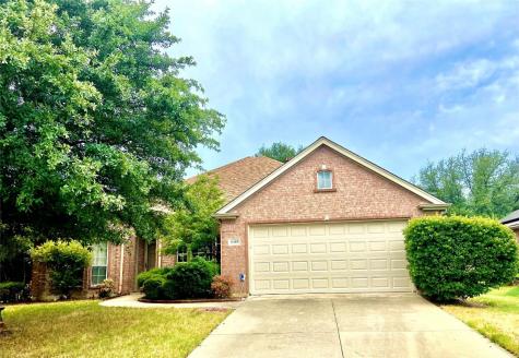 608 Crestwood Court Burleson TX 76028