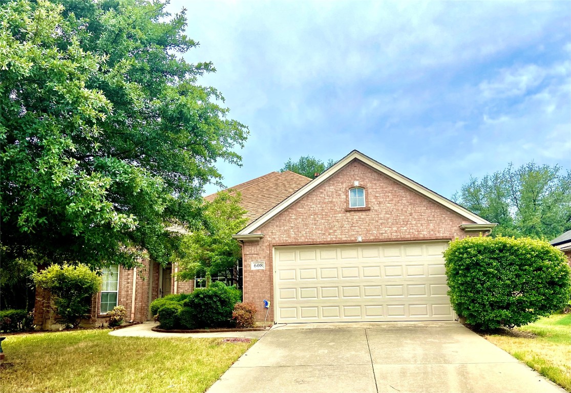 608 Crestwood Court Burleson TX 76028