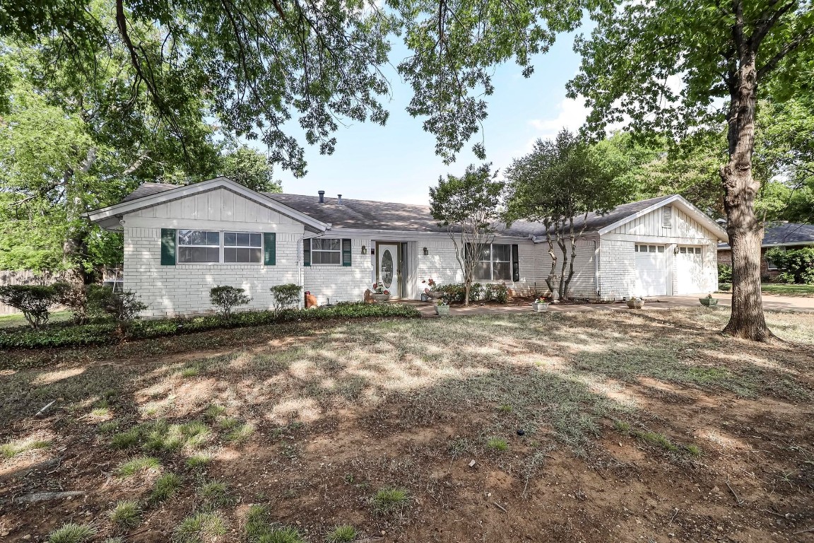4001 Golden Oaks Drive Haltom City TX 76117