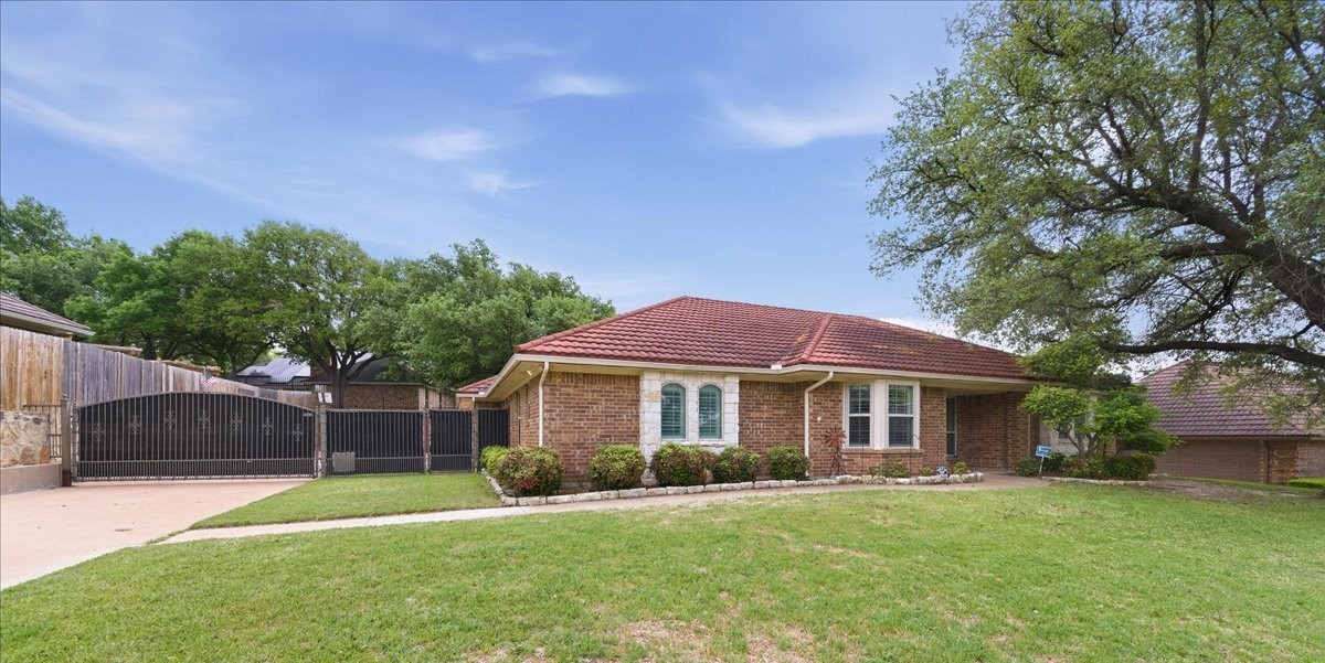 8325 Crosswind Drive Fort Worth TX 76179