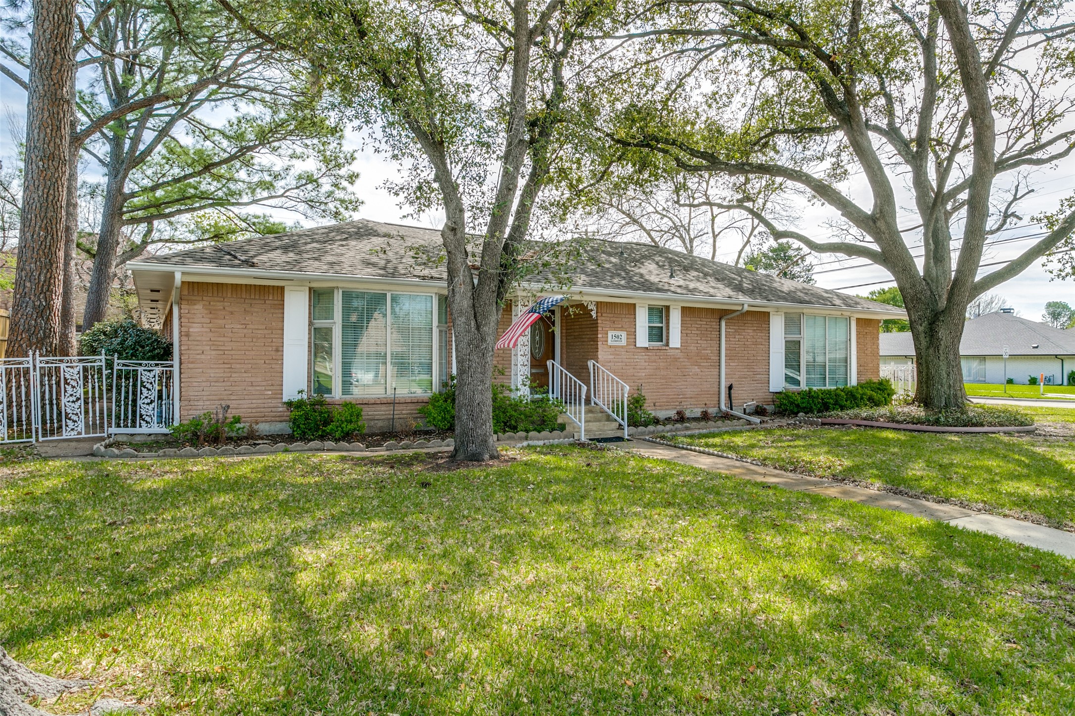 1502 Glenbrook Drive Irving TX 75061