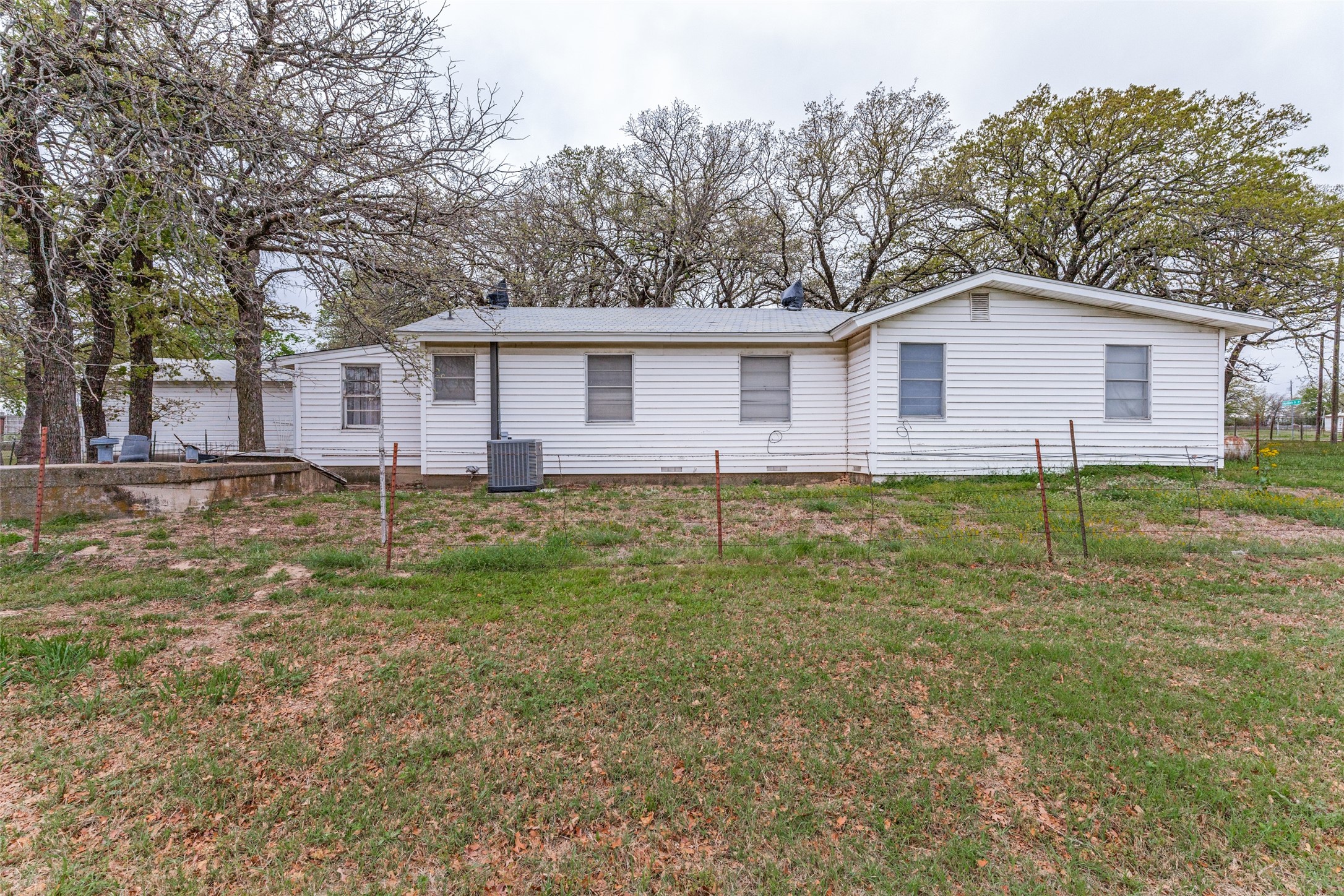 2553 E Highway 199 Springtown TX 76082