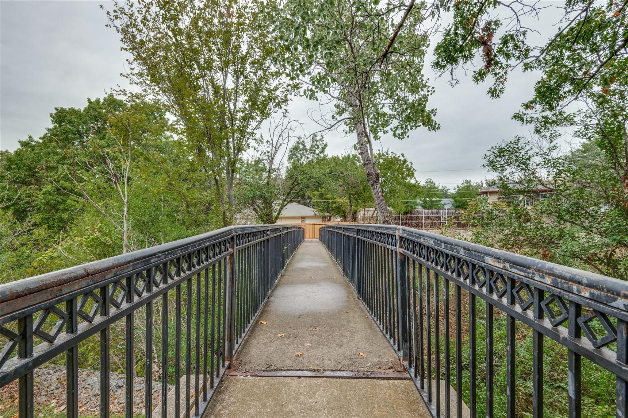 10544 Cox Lane Dallas TX 75229