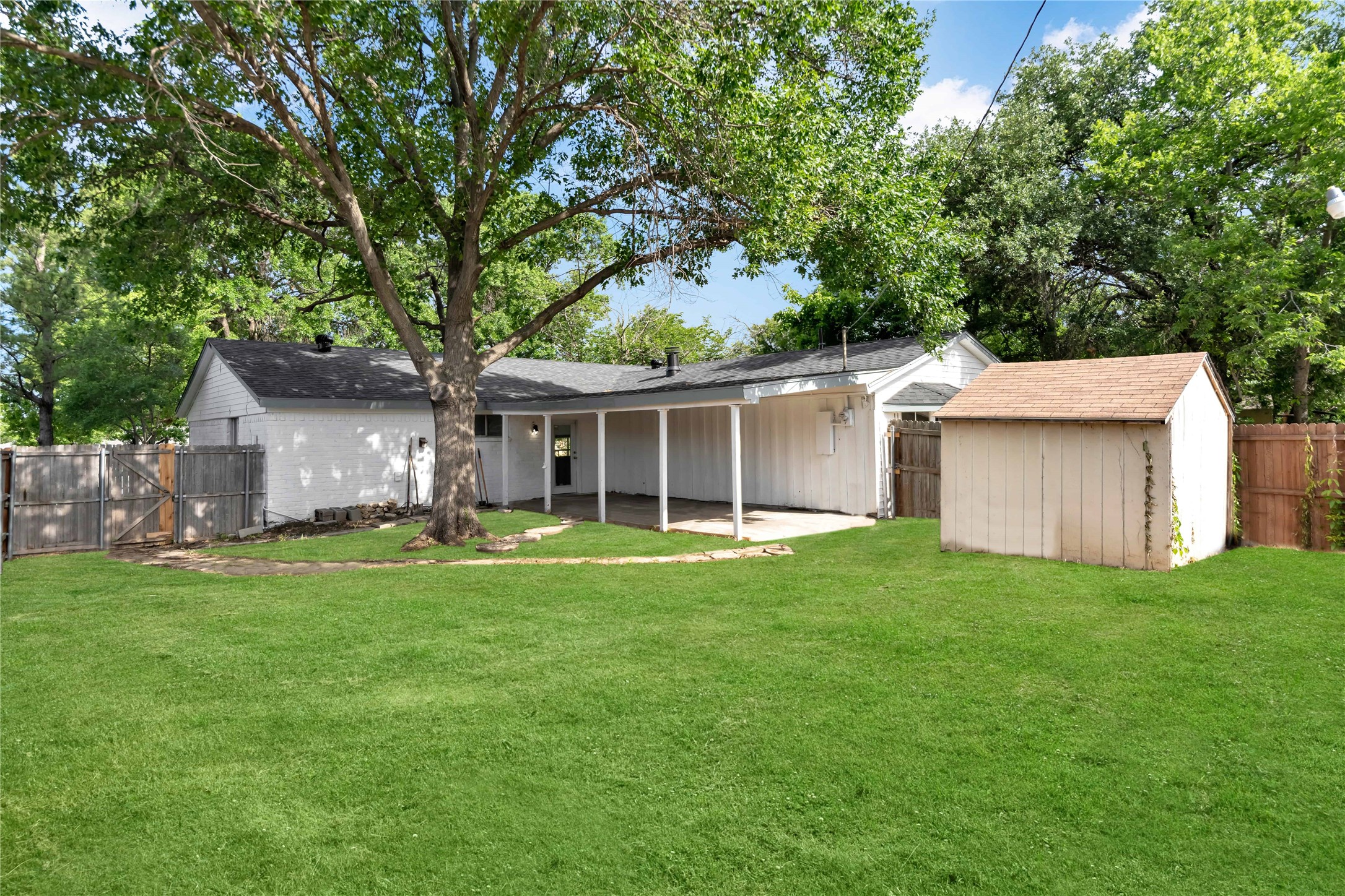 2416 Glacier Street Irving TX 75062
