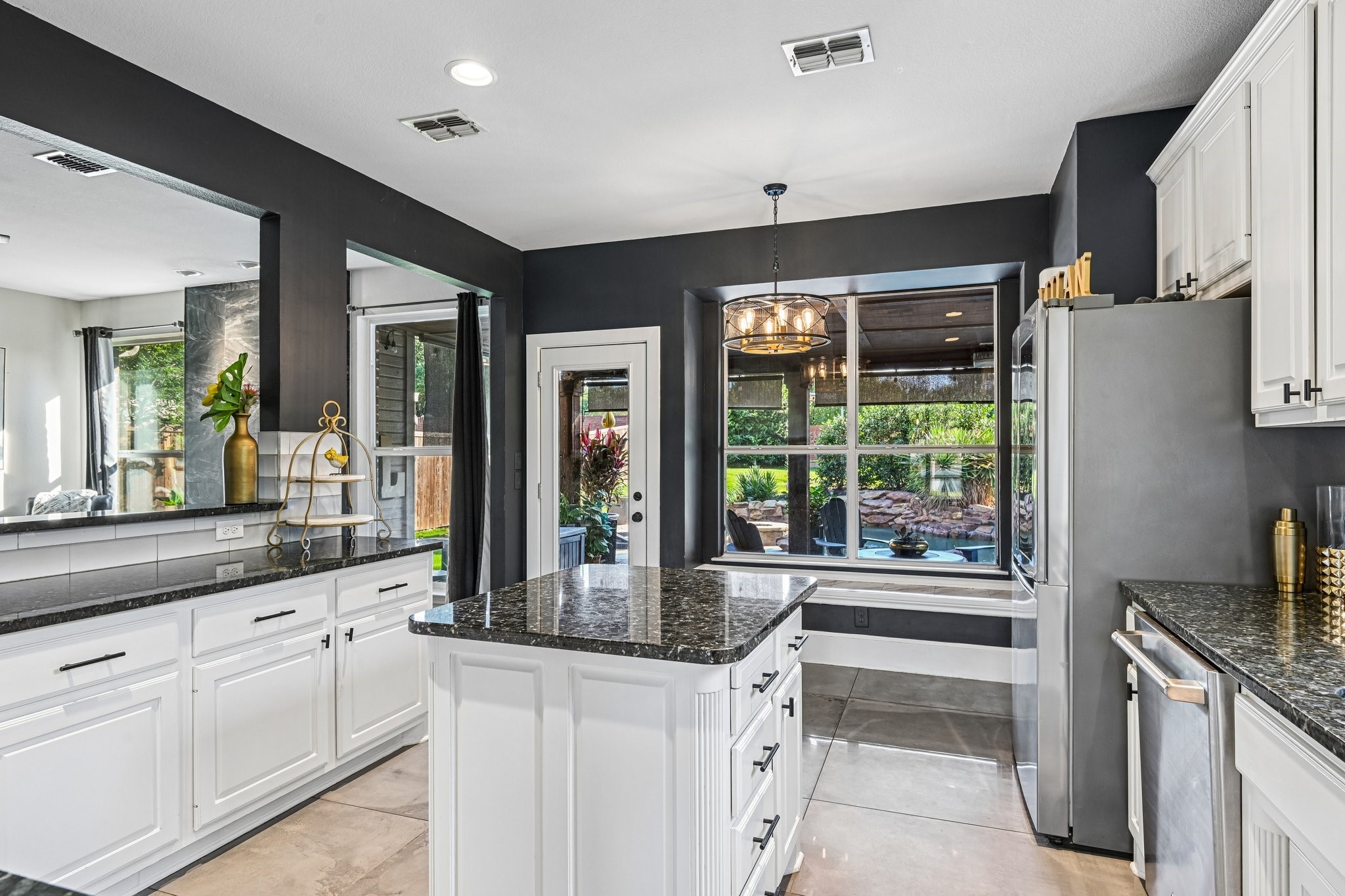 2204 Wembley Wood Lane Bedford TX 76022