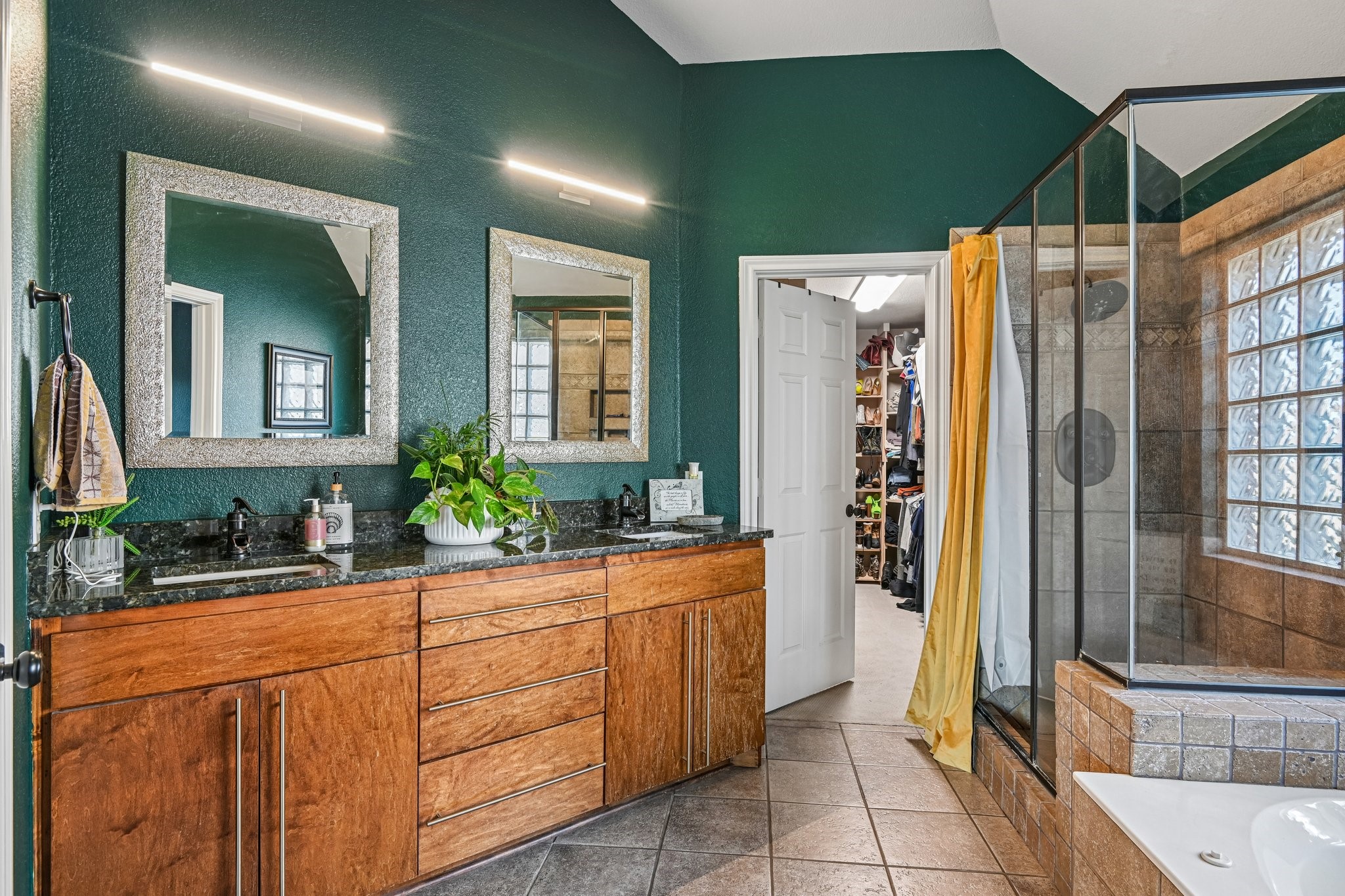 2204 Wembley Wood Lane Bedford TX 76022