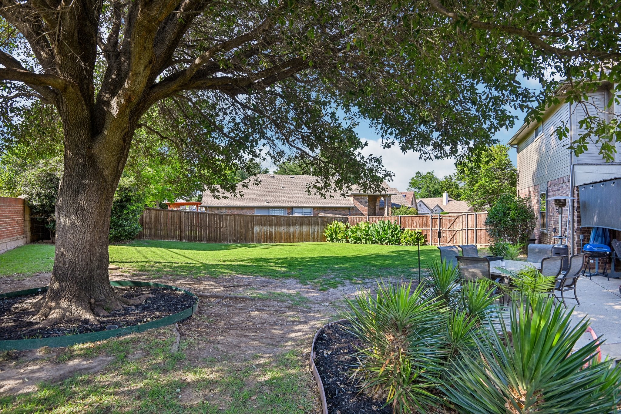 2204 Wembley Wood Lane Bedford TX 76022
