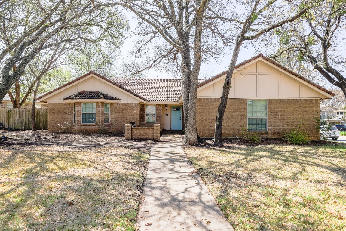 4616 Bellefontaine Court Arlington TX 76017